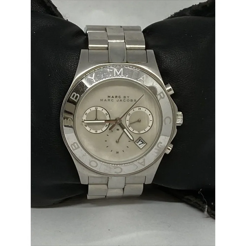 Marc Jacobs MBM8636 Women Silver Stainless Steel Analog Dial Quartz Watch GE587